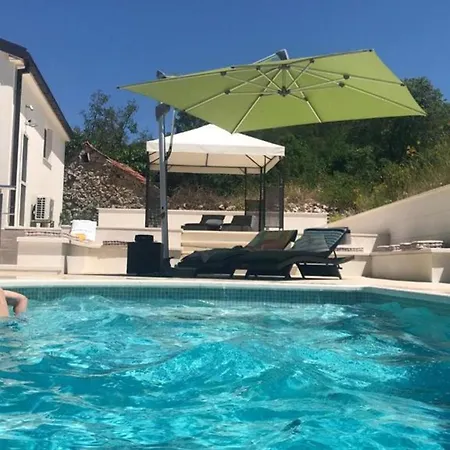 Elysium With Heated Pool Prázdninový dům
